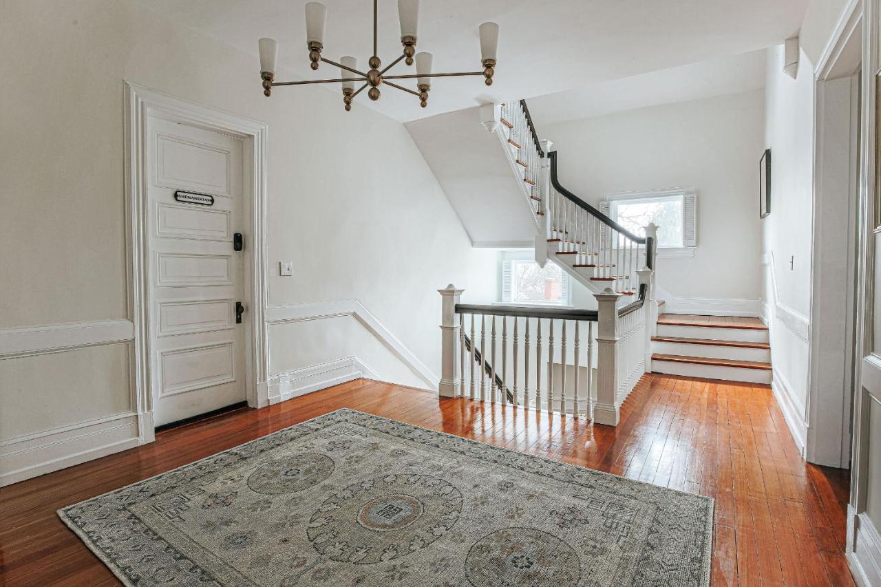 The Historic Berkeley Place Staunton Extérieur photo